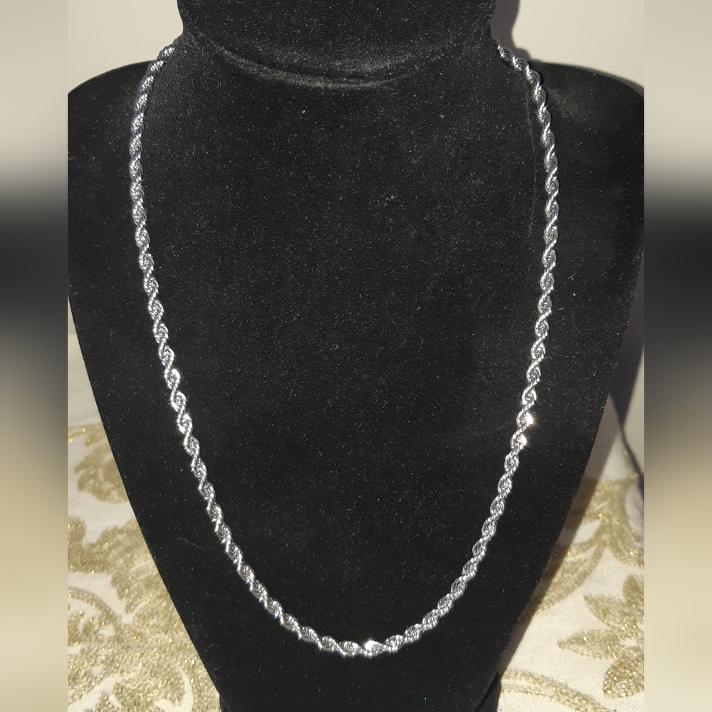 Men's/Women's Elegant Silver Lightweight Rope Chain Necklace Never Worn